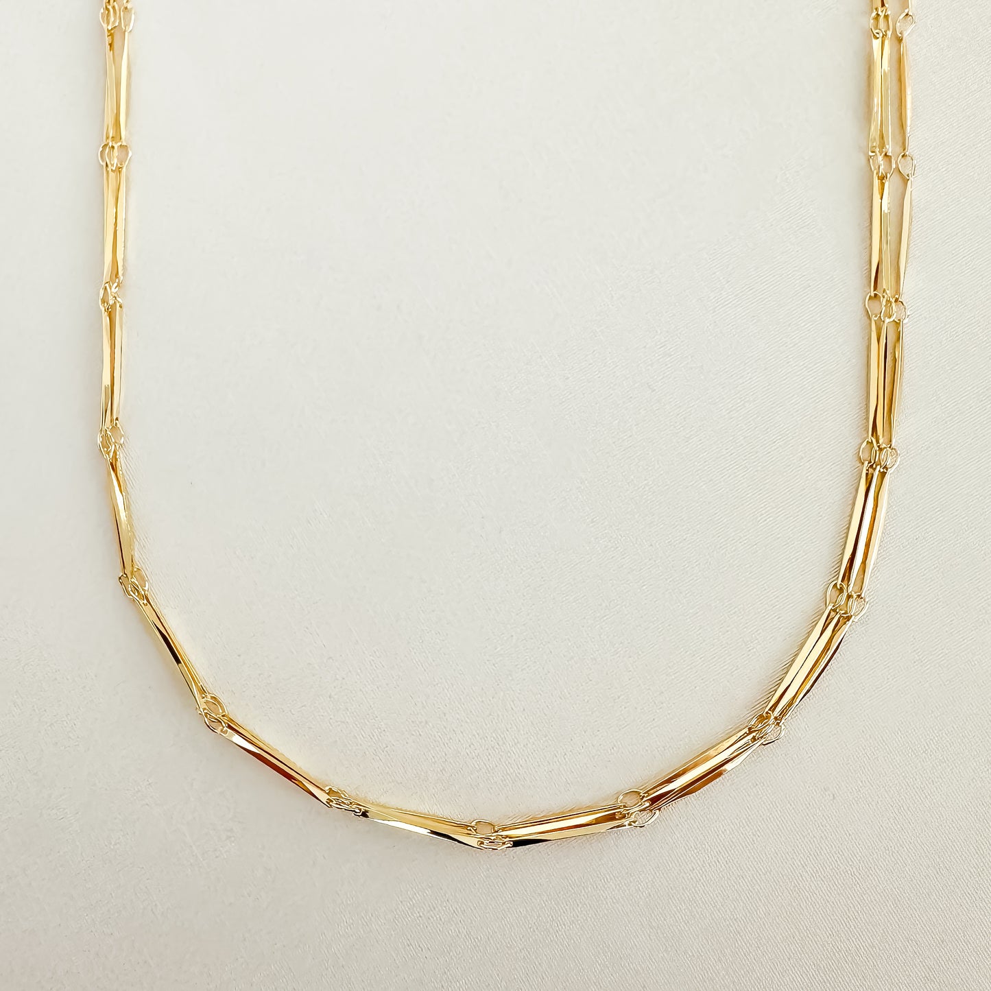 COLAR TRIPLO ESTÁGIOS 35 cm - BANHO DE OURO 18k