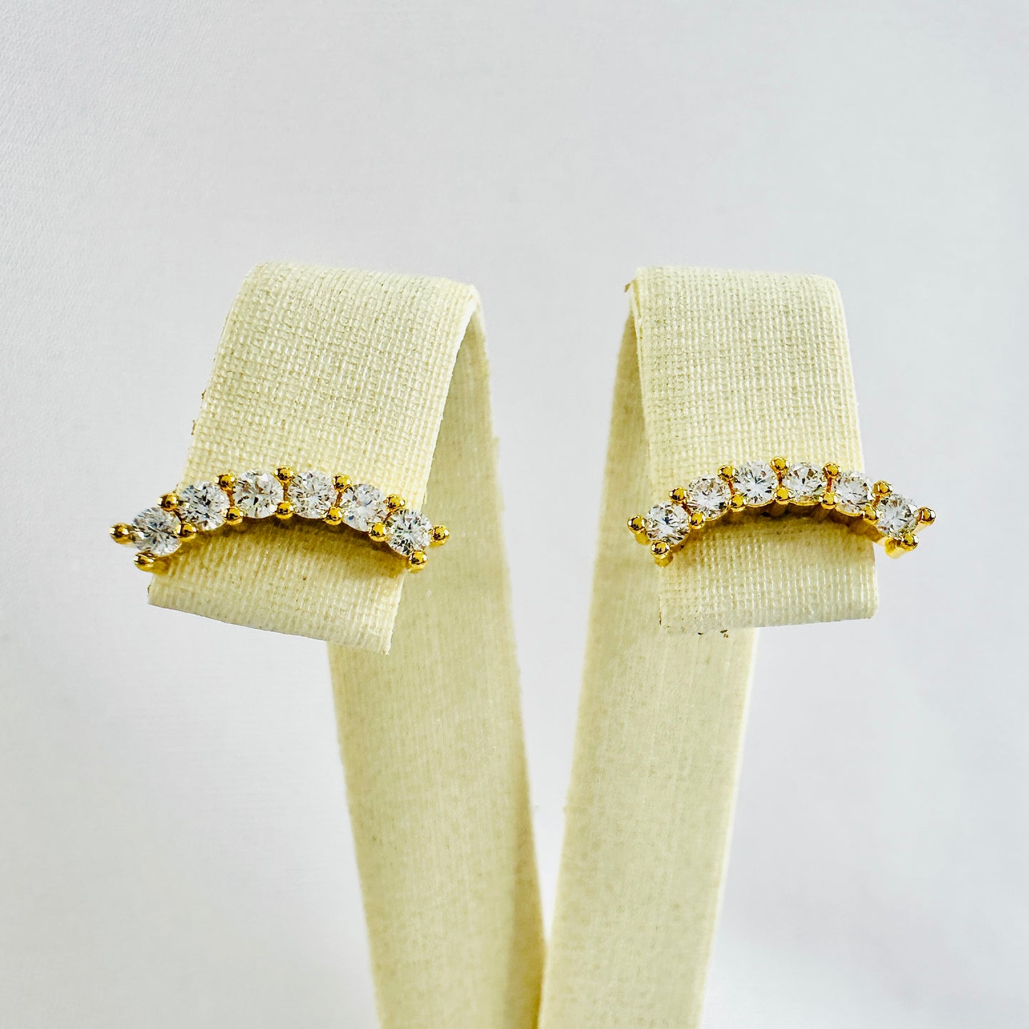 BRINCO DELICATO PEQ - BANHO DE OURO 18k