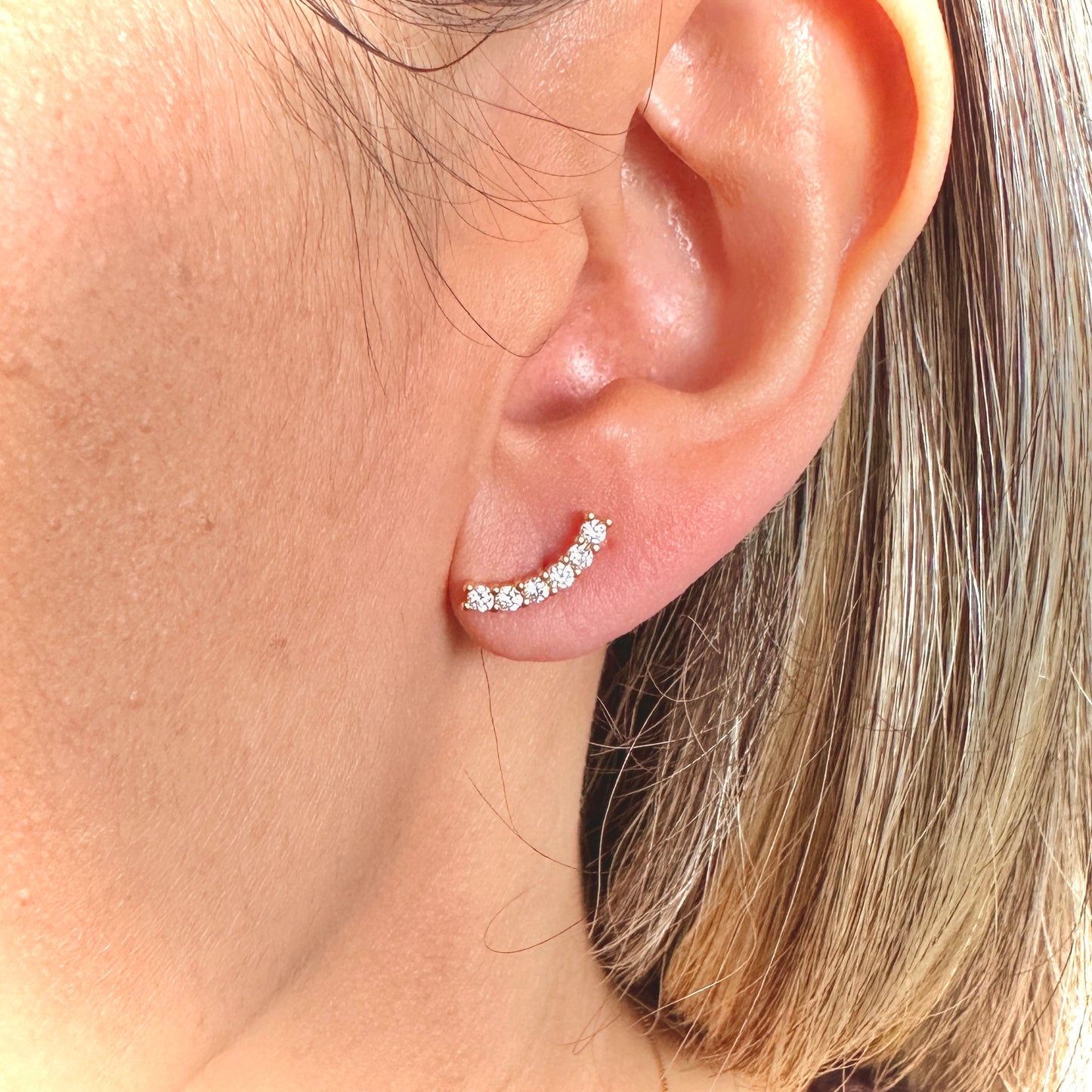 BRINCO DELICATO PEQ - BANHO DE OURO 18k