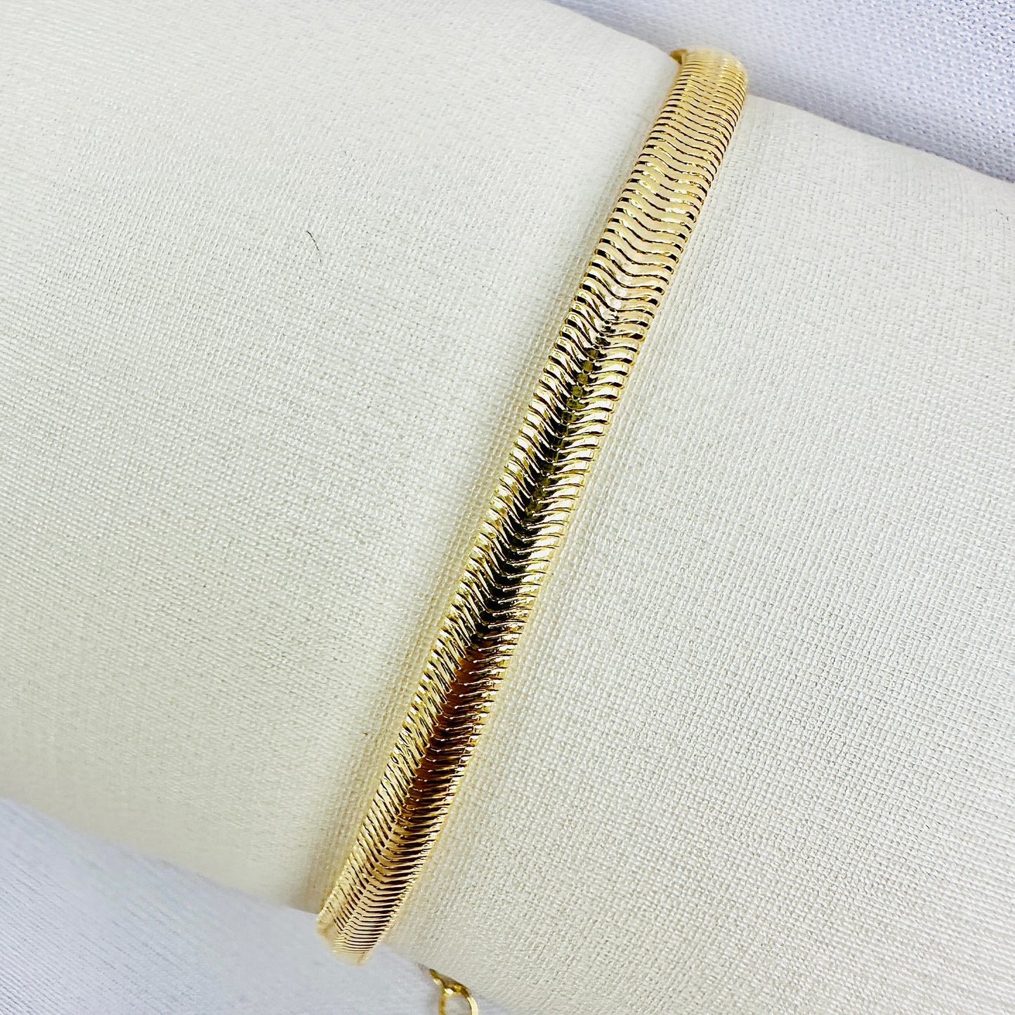 PULSEIRA EMILIA - BANHO DE OURO 18k