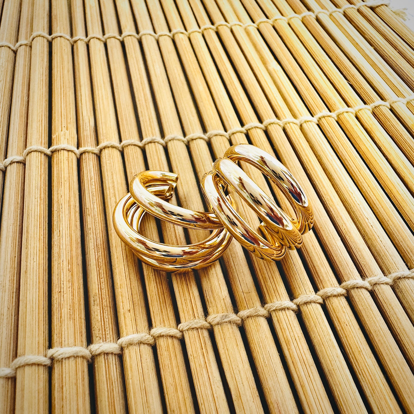 BRINCO VITTORIA GDE - BANHO DE OURO 18k
