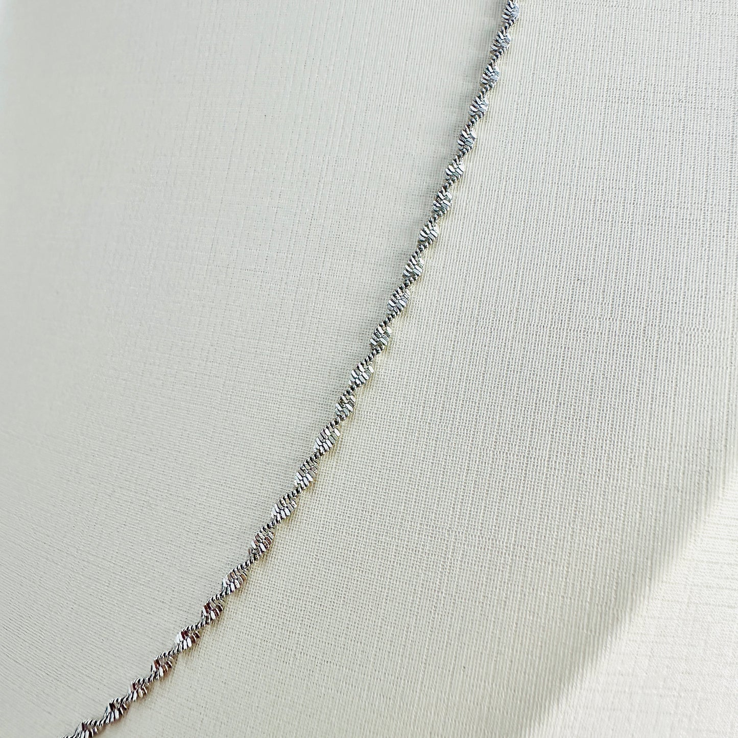 COLAR DAMA 60 CM - BANHO DE RÓDIO BRANCO