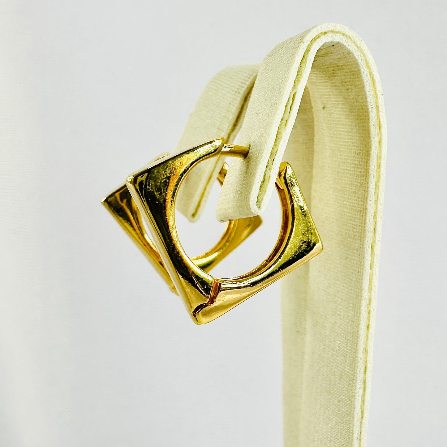 BRINCO REGIANE PEQ - BANHO DE OURO 18k
