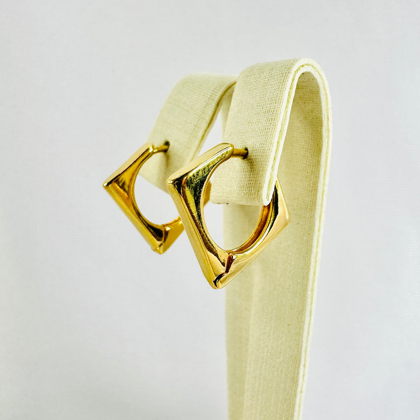 BRINCO REGIANE PEQ - BANHO DE OURO 18k