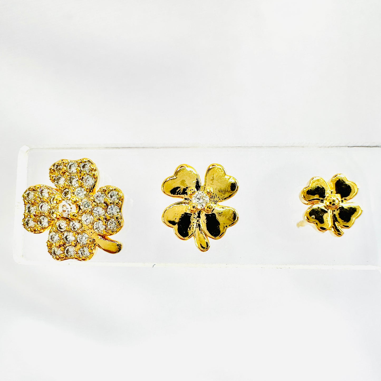 BRINCO TRIO T PEQ - BANHO DE OURO 18k