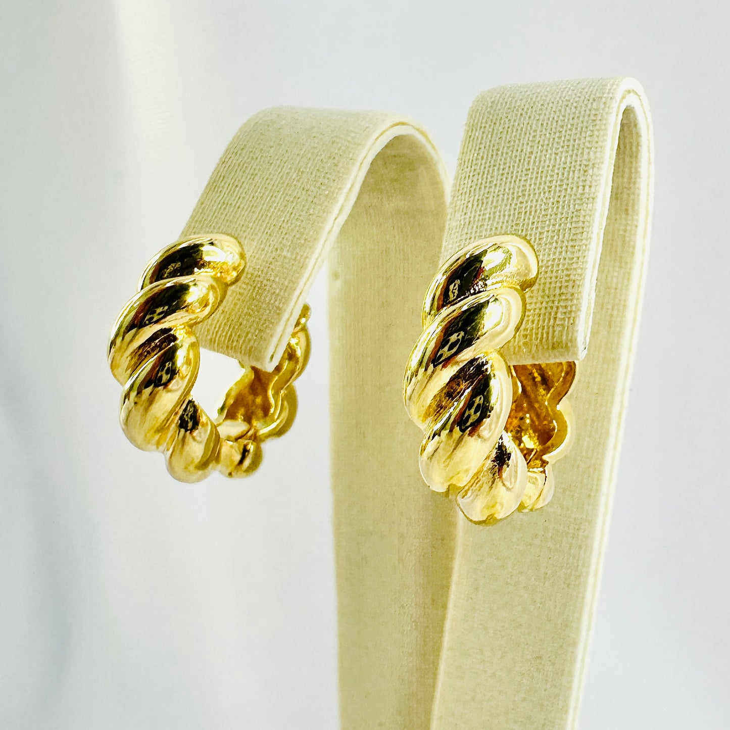 BRINCO LORENA PEQ - BANHO DE OURO 18k