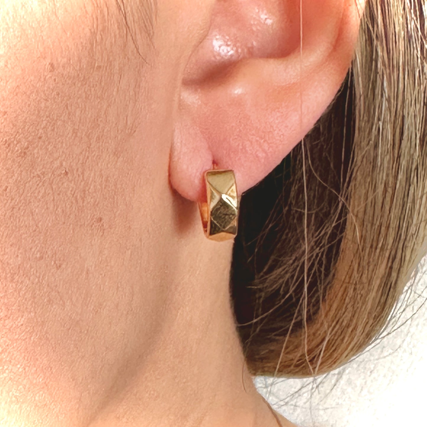 BRINCO PAULA PEQ - BANHO DE OURO 18k