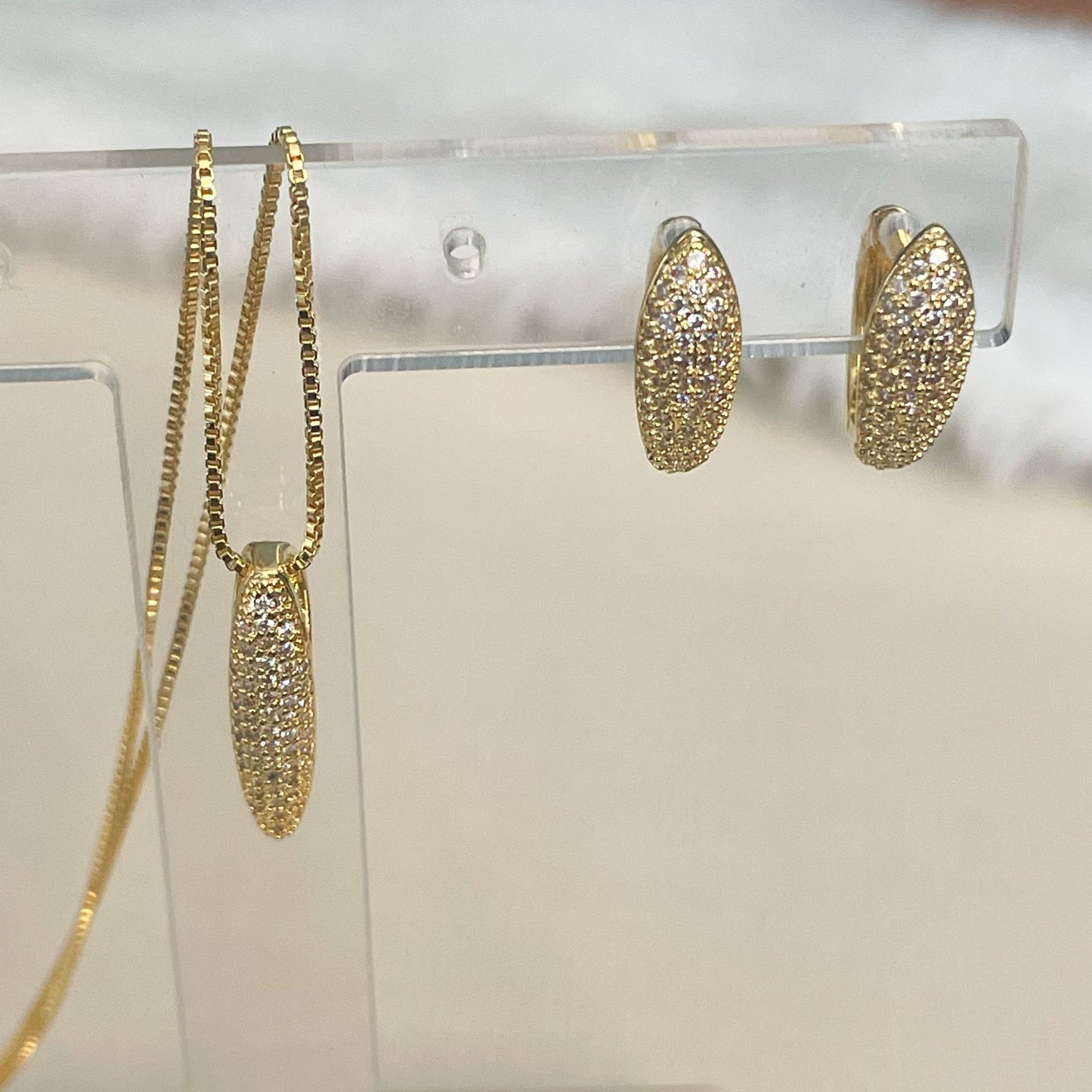 CONJUNTO CHOSEN - COLAR COM PINGENTE E BRINCO