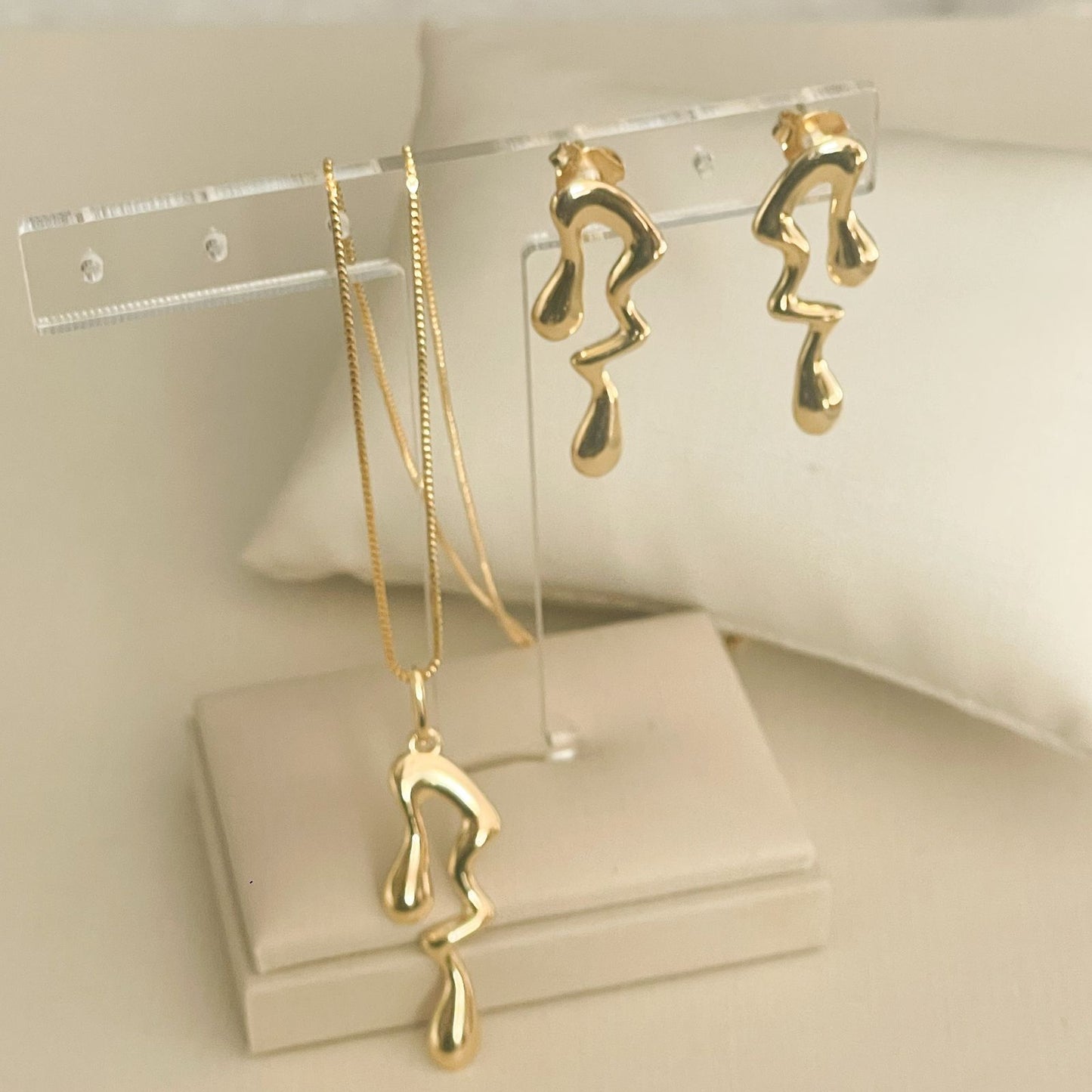 CONJUNTO MELT - BRINCO E COLAR COM PINGENTE