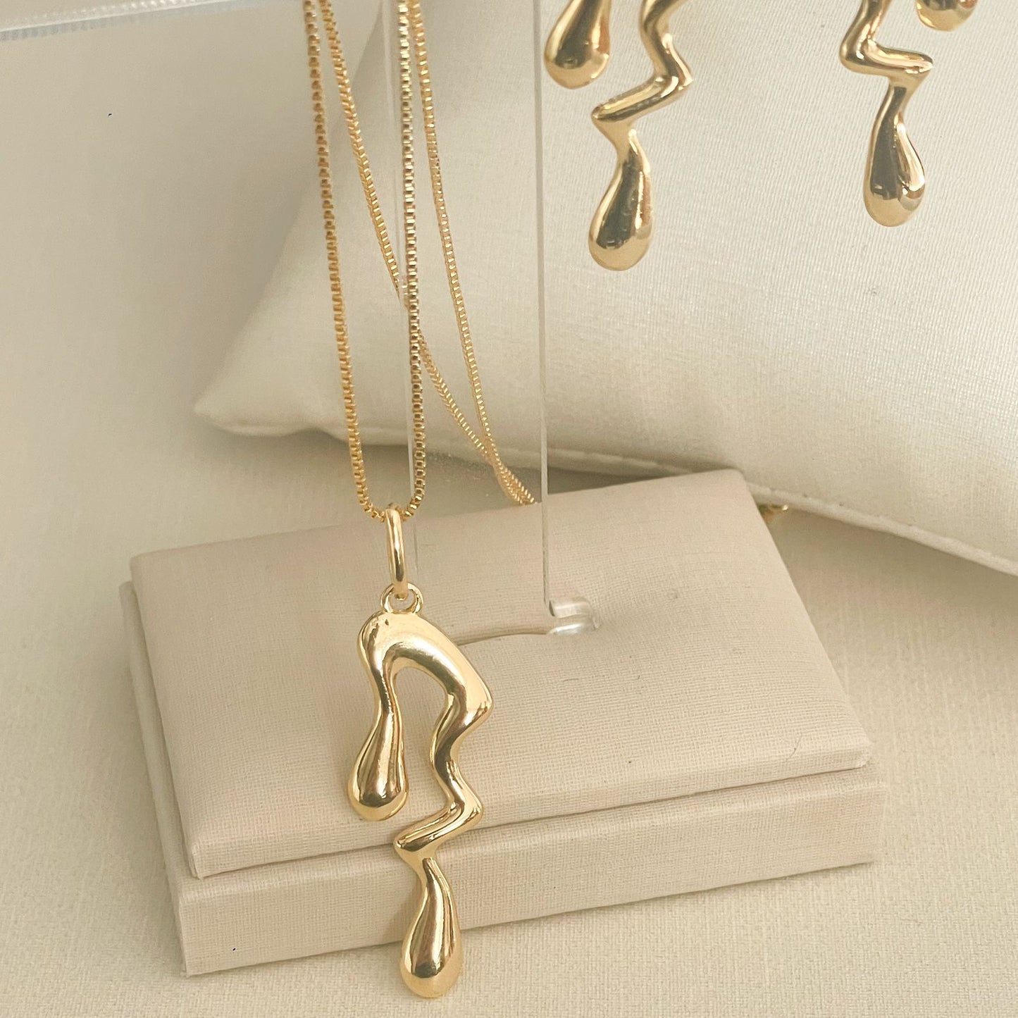 CONJUNTO MELT - BRINCO E COLAR COM PINGENTE
