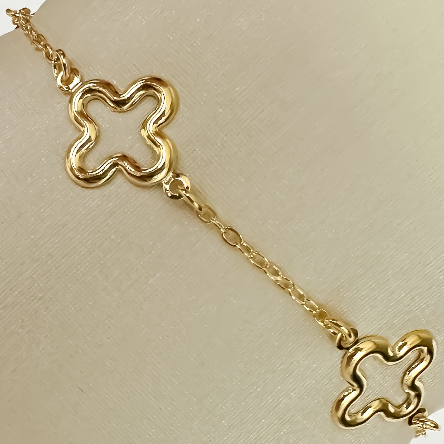 PULSEIRA TRE FIORI - BANHO DE OURO 18k