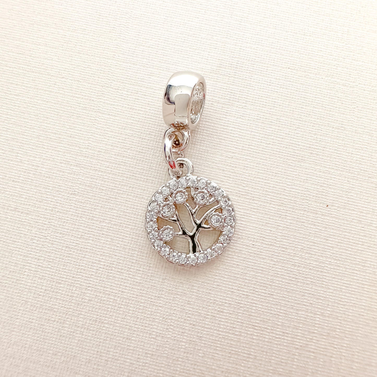 BERLOQUE ARVORE DA VIDA CRAVEJADO - BANHO DE RÓDIO BRANCO