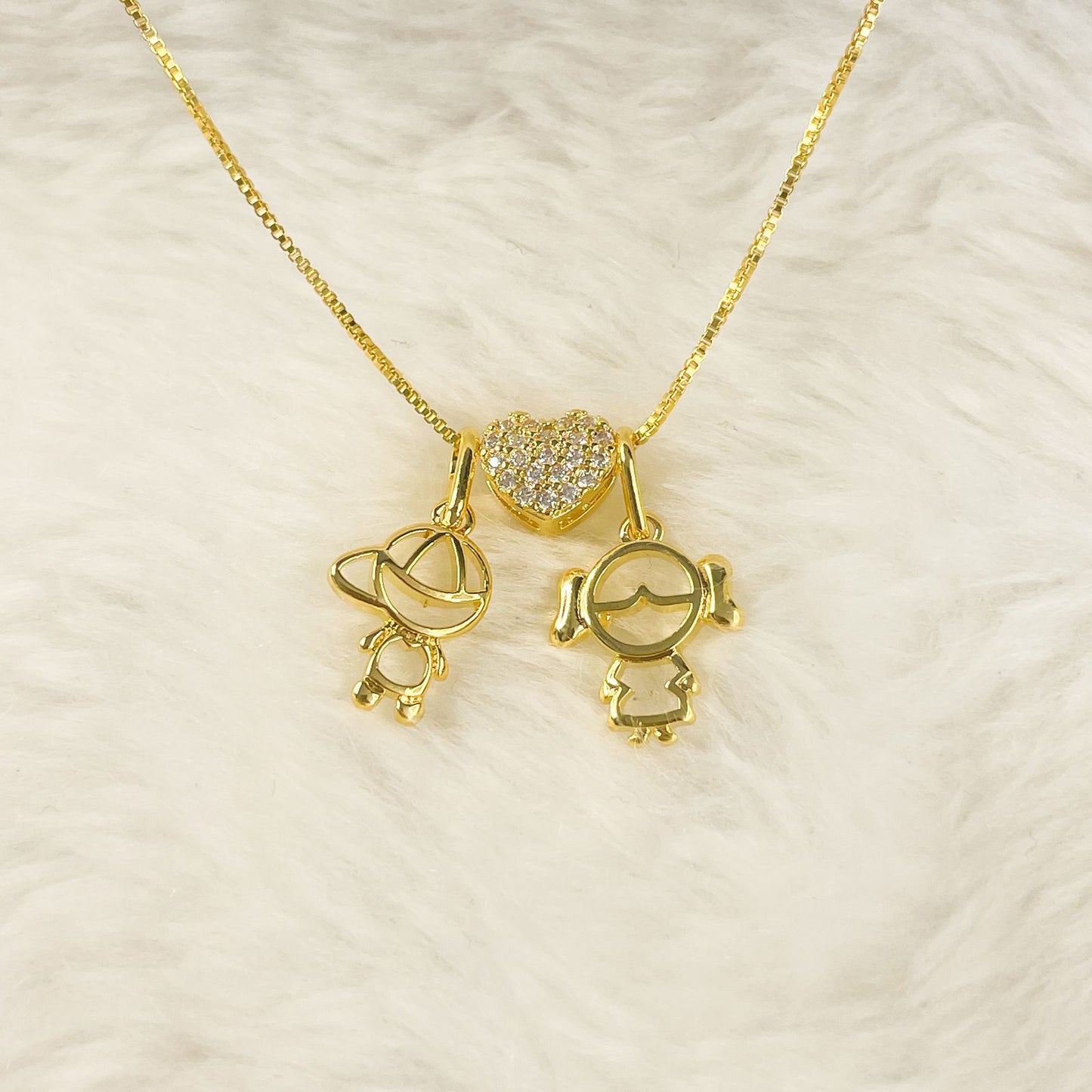 COLAR E PINGENTE CASAL DE FILHOS - BANHO DE OURO 18k