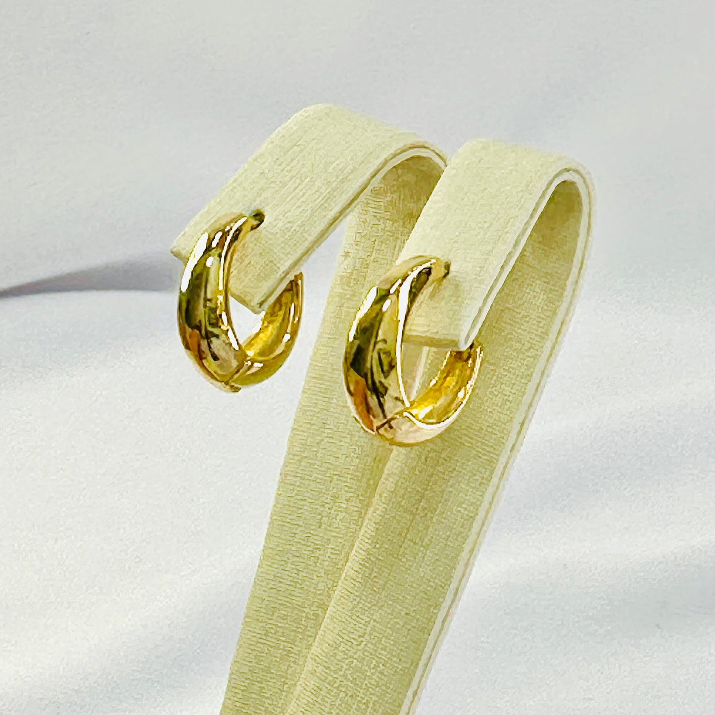 BRINCO CARU PEQ - BANHO DE OURO 18k