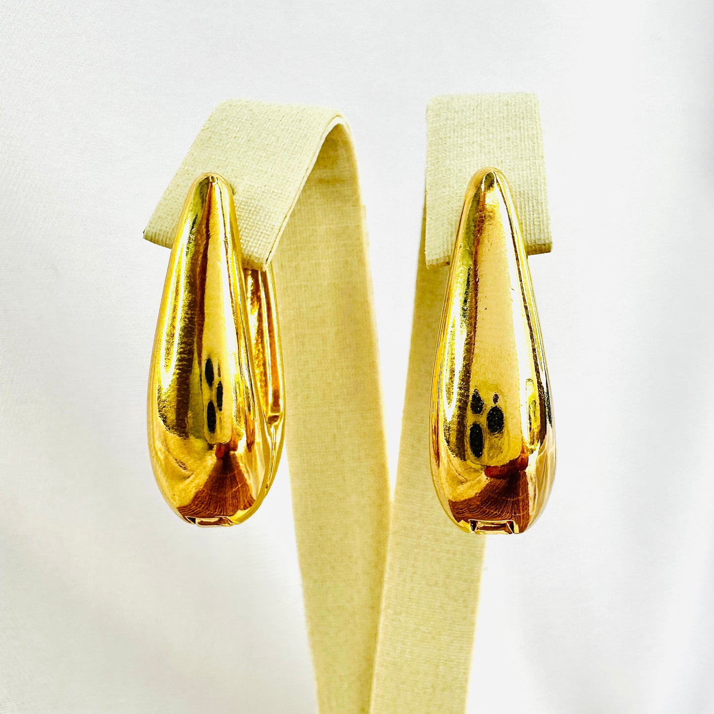 BRINCO TATIANA GDE - BANHO DE OURO 18k
