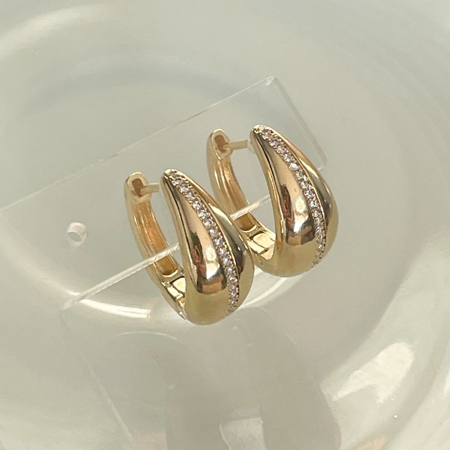 BRINCO LOURDES PEQ - BANHO DE OURO 18k
