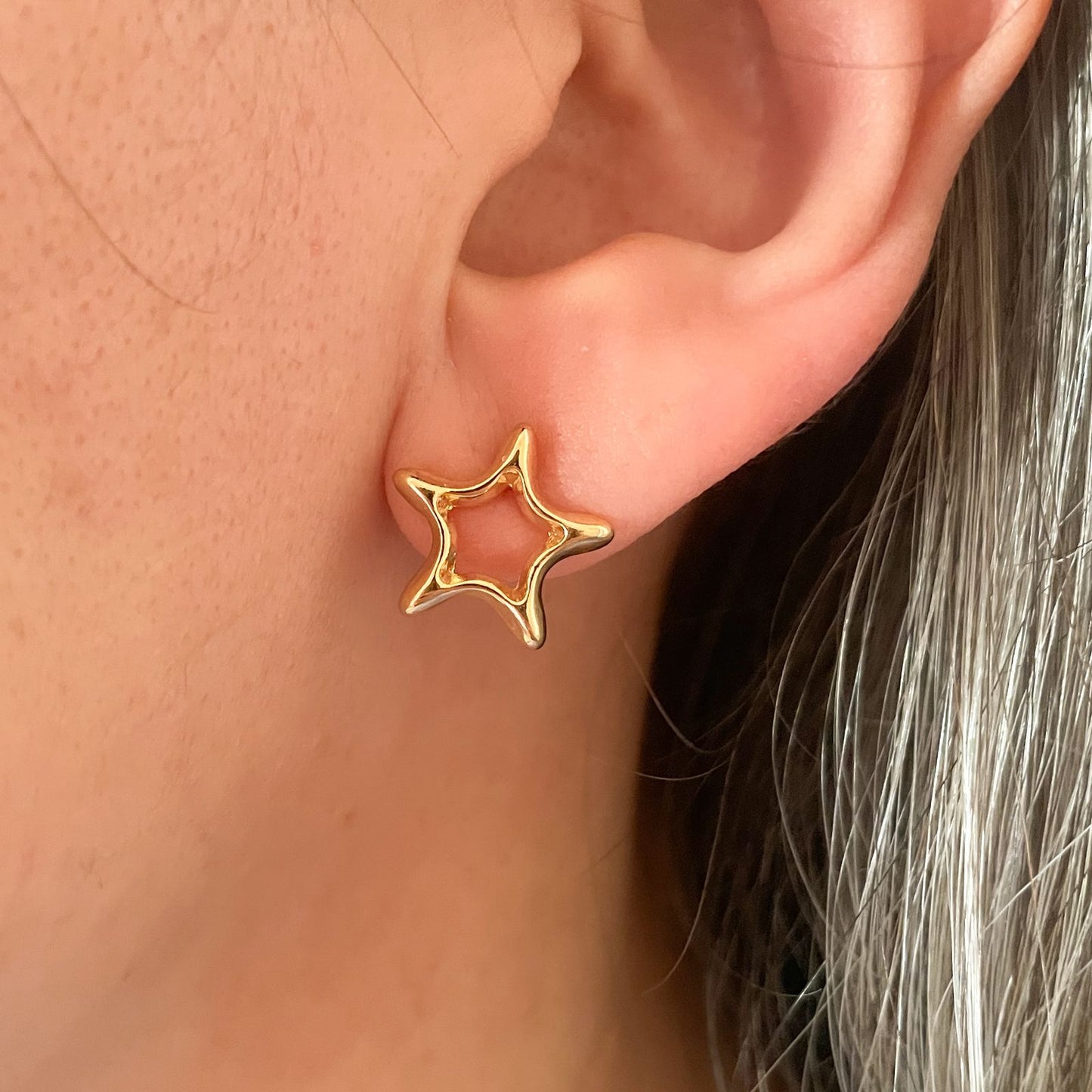 BRINCO MIRNA PEQ - BANHO DE OURO 18k