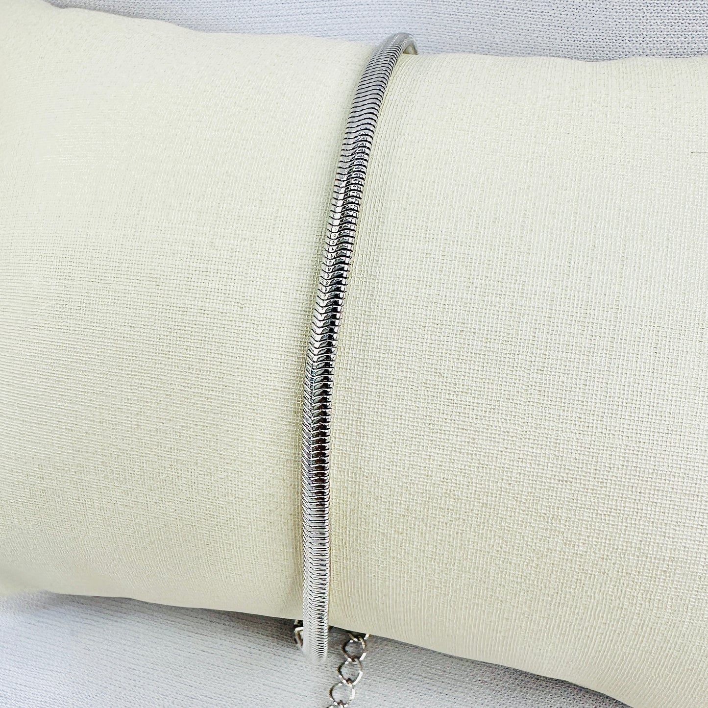 PULSEIRA EMILIA  - BANHO DE RÓDIO BRANCO