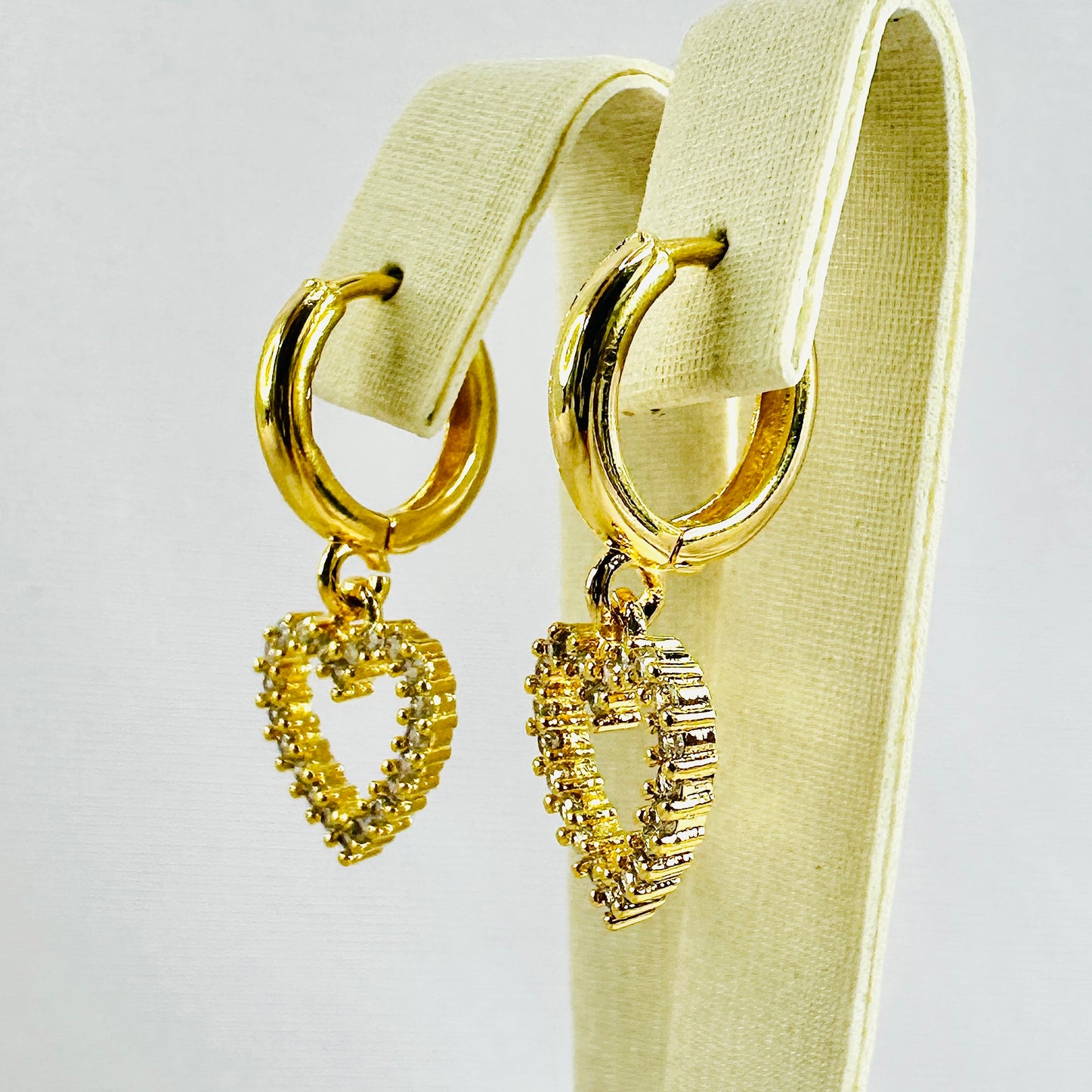 BRINCO AMOR II PEQ - MICRO ZIRCÔNIA - BANHO DE OURO 18k