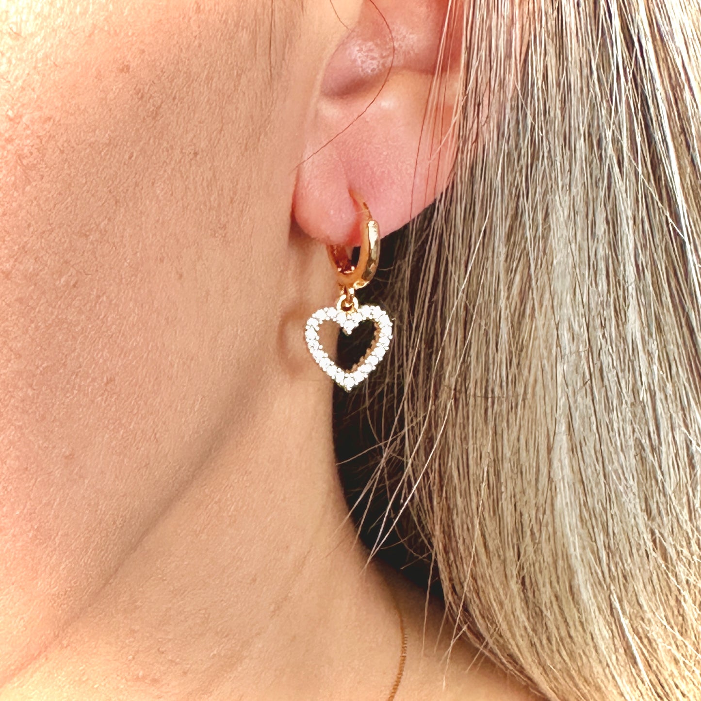 BRINCO AMOR II PEQ - MICRO ZIRCÔNIA - BANHO DE OURO 18k