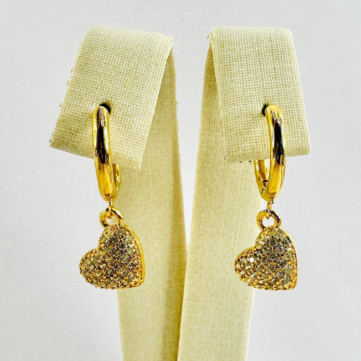 BRINCO LOVE PEQ - MICRO ZIRCÔNIA - BANHO DE OURO 18k
