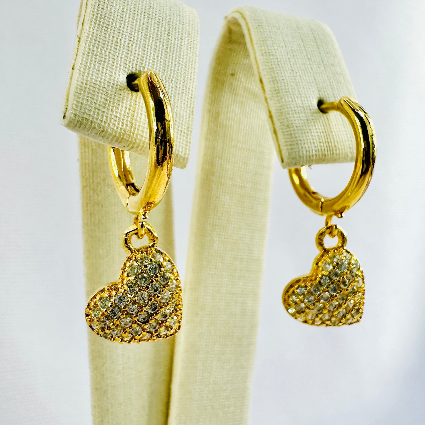 BRINCO LOVE PEQ - MICRO ZIRCÔNIA - BANHO DE OURO 18k