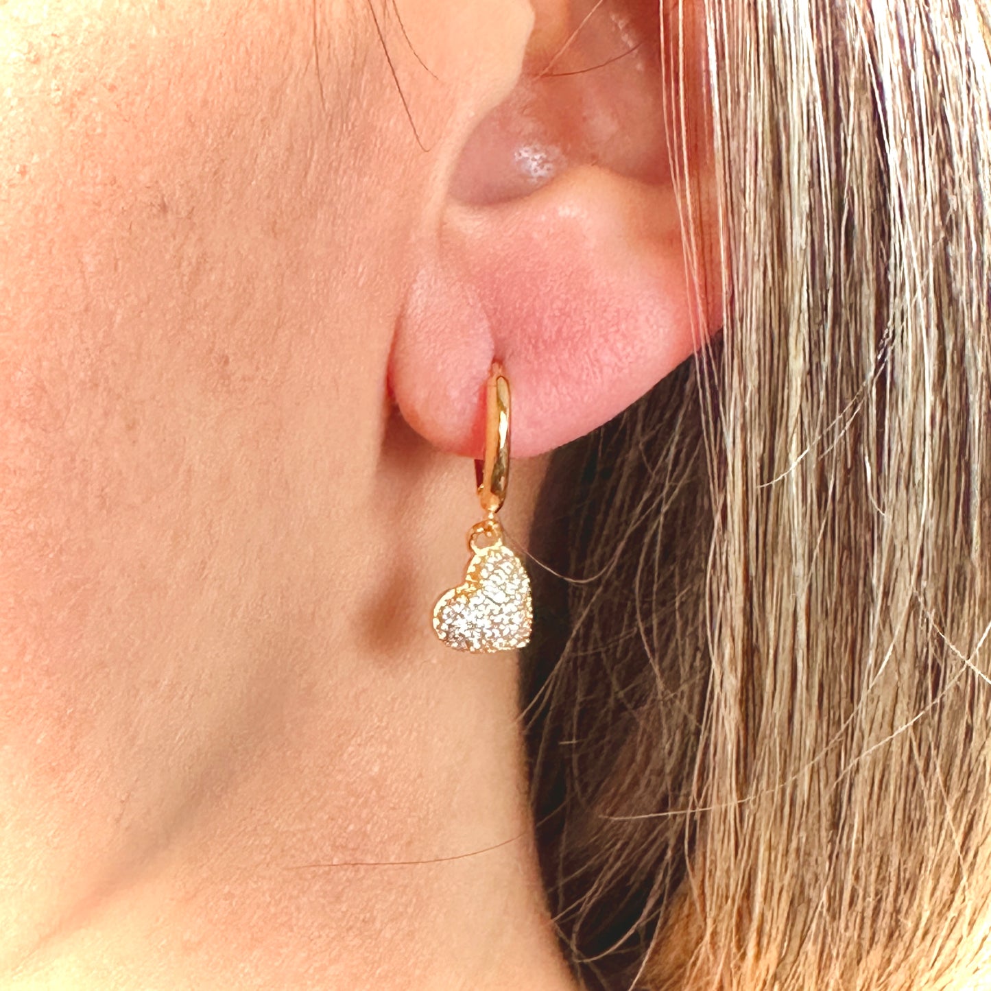 BRINCO LOVE PEQ - MICRO ZIRCÔNIA - BANHO DE OURO 18k