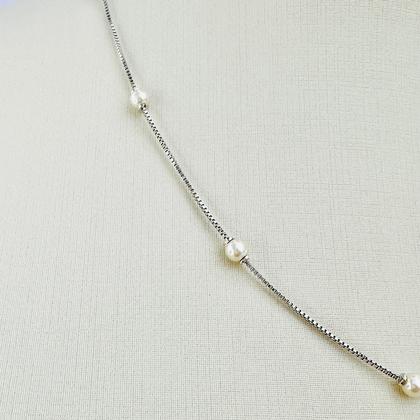 COLAR BRENDA 45 CM - BANHO DE RÓDIO BRANCO
