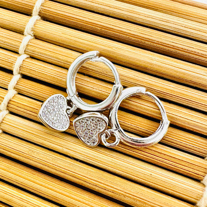 BRINCO AMOR PEQ - MICRO ZIRCÔNIA - BANHO DE RÓDIO BRANCO