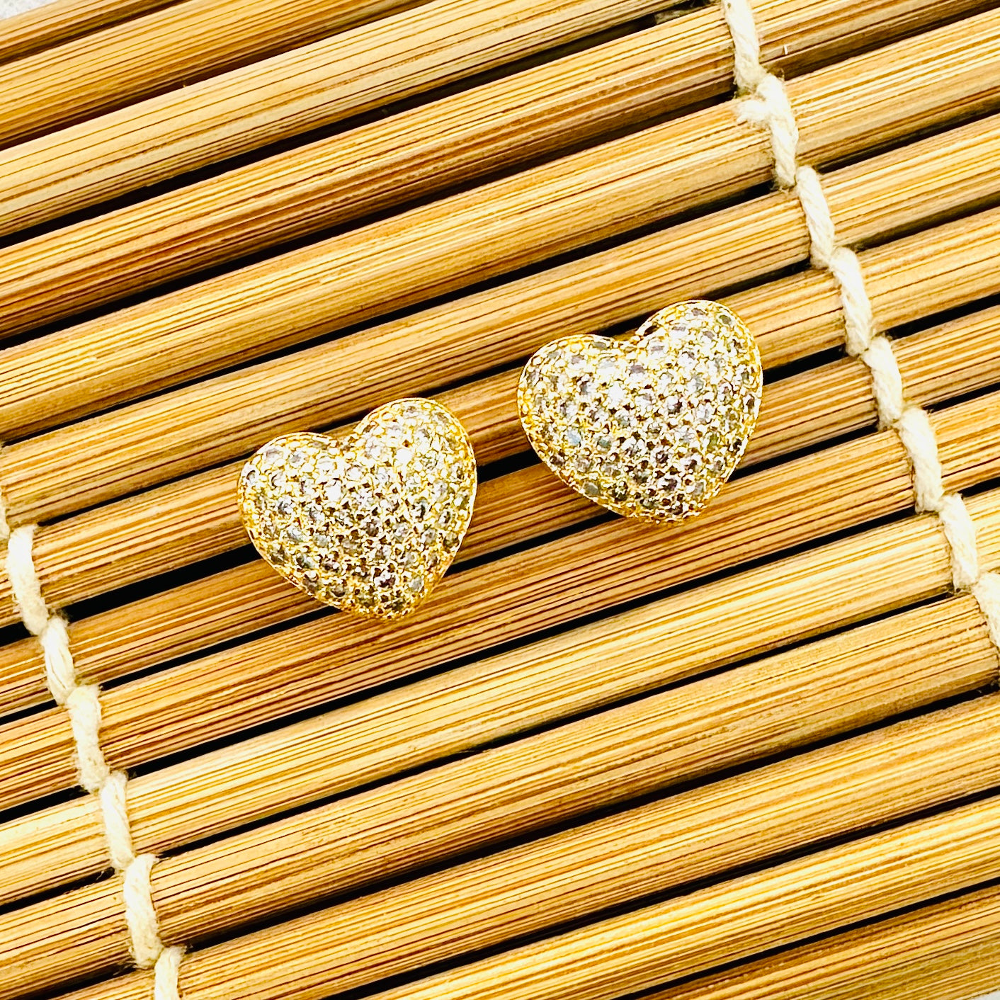 BRINCO ISA PEQ - BANHO DE OURO 18k
