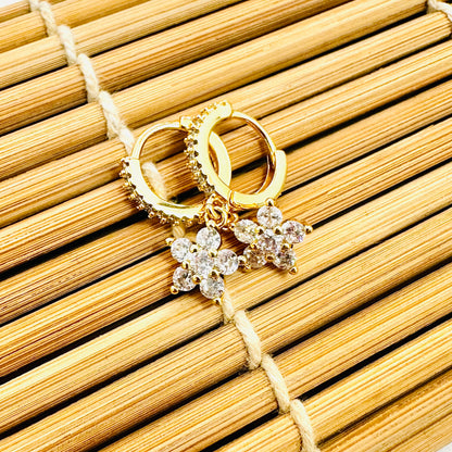 BRINCO DALIA PEQ - BANHO DE OURO 18k