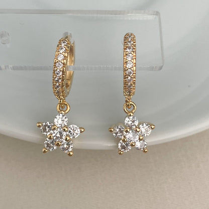 BRINCO DALIA PEQ - BANHO DE OURO 18k