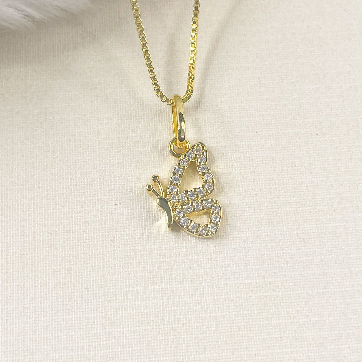 COLAR E PINGENTE BORBOLETA  - BANHO DE OURO 18k