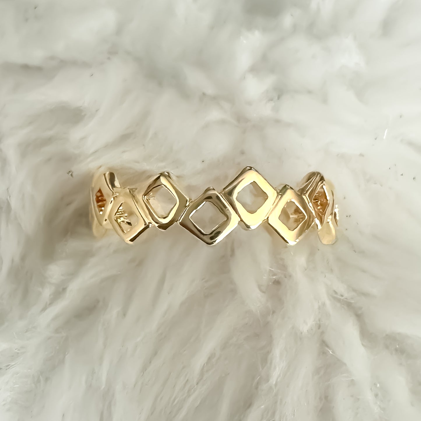 ANEL LIVIA REGULAVEL - BANHO DE OURO 18k