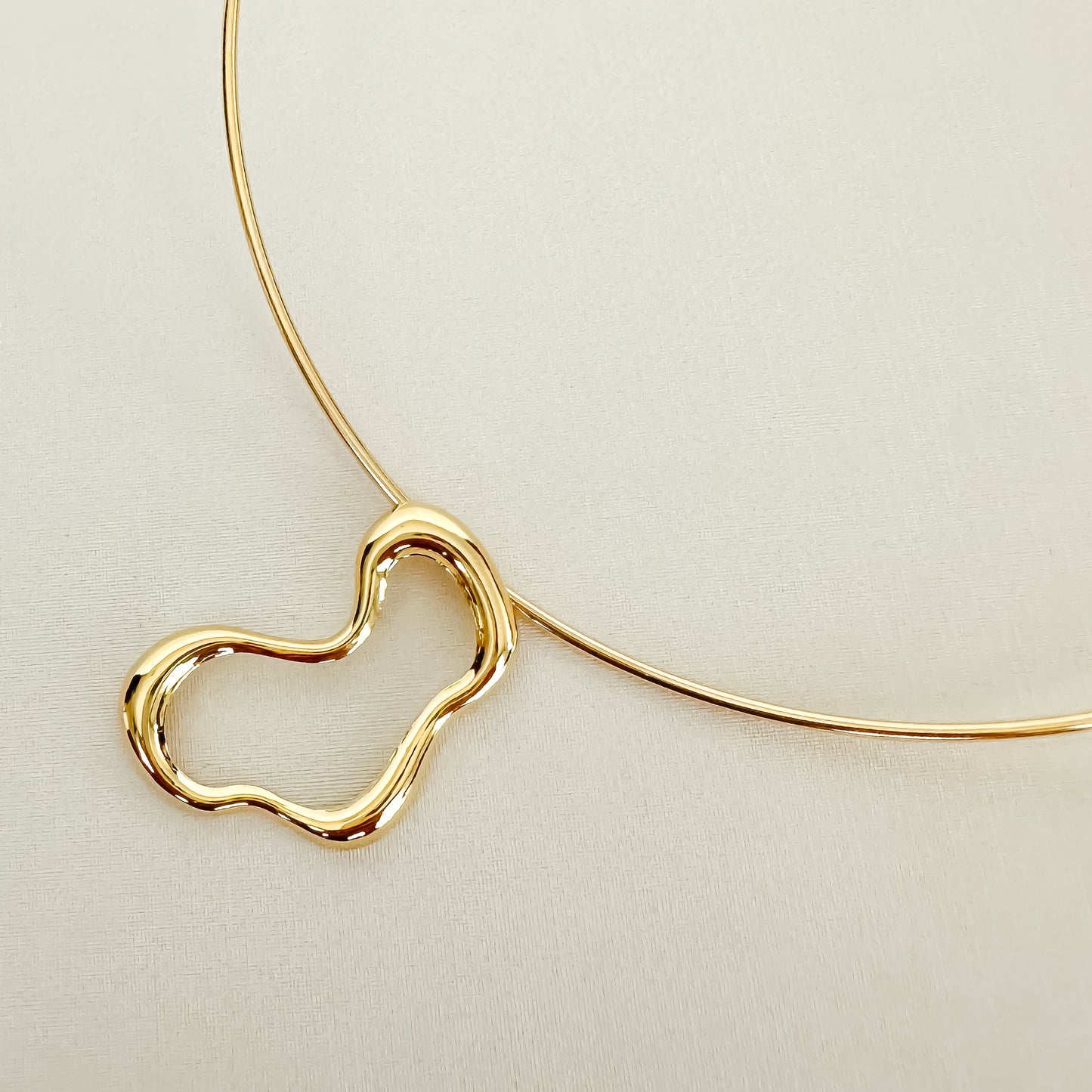 GARGANTILHA ANATÔMICA SOUL  - BANHO DE OURO 18k