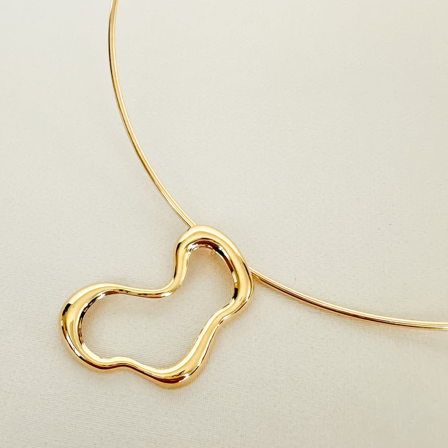GARGANTILHA ANATÔMICA SOUL  - BANHO DE OURO 18k