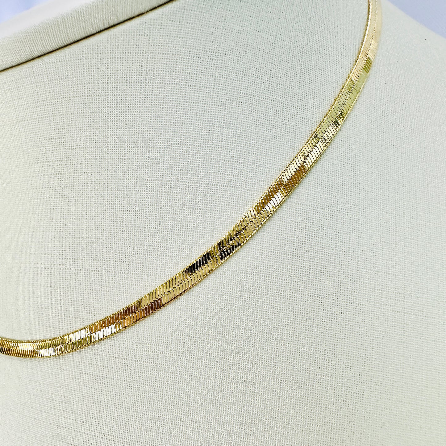CHOKER LUAR 35 CM - BANHO DE OURO 18k