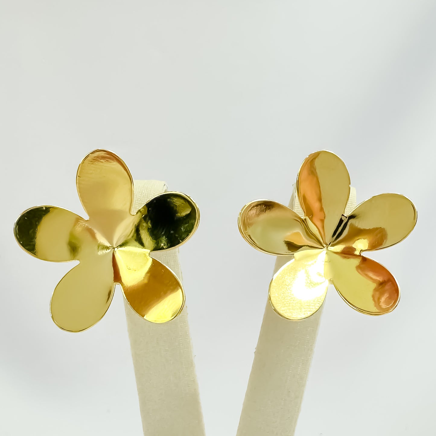 BRINCO LISA 2,9 cm - BANHO DE OURO 18k