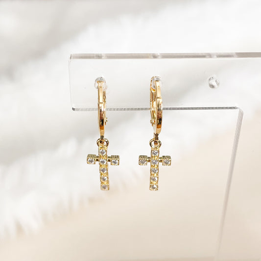 BRINCO CRUZ  - BANHO DE OURO 18k