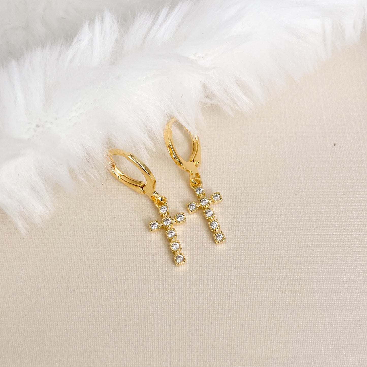 BRINCO CRUZ  - BANHO DE OURO 18k