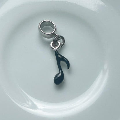BERLOQUE MUSICA RESINADO - BANHO DE RÓDIO BRANCO