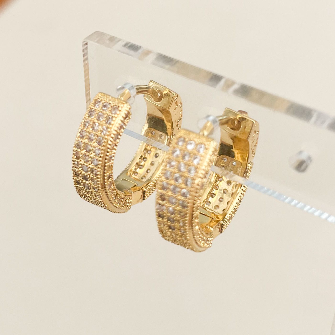 BRINCO VENUS CLIQUE - BANHO DE OURO 18k