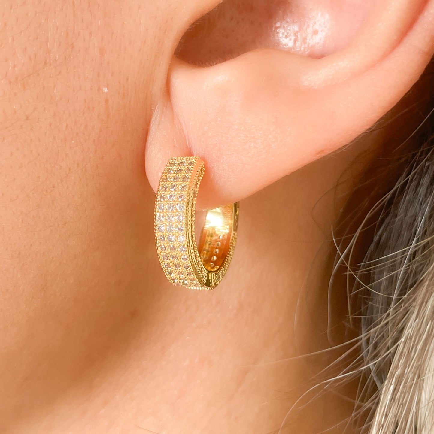 BRINCO VENUS CLIQUE - BANHO DE OURO 18k