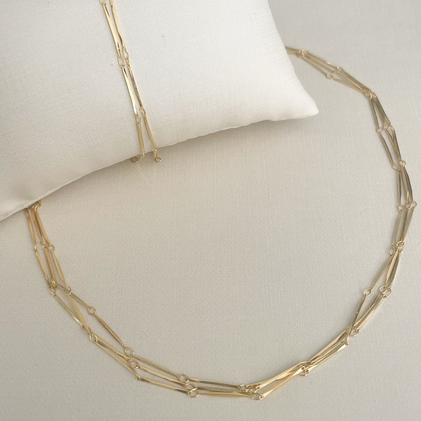 CONJUNTO ESTÁGIOS - COLAR TRIPLO E PULSEIRA DUPLA