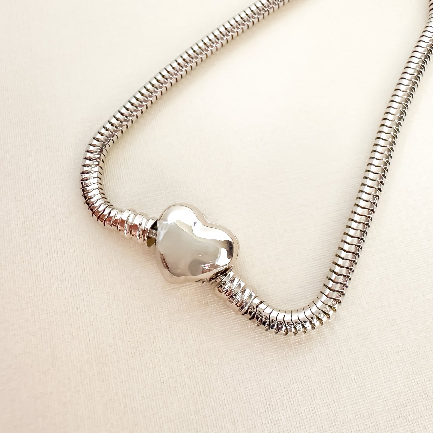 PULSEIRA BERLOQUE FECHO CORAÇÃO  - BANHO DE RÓDIO BRANCO