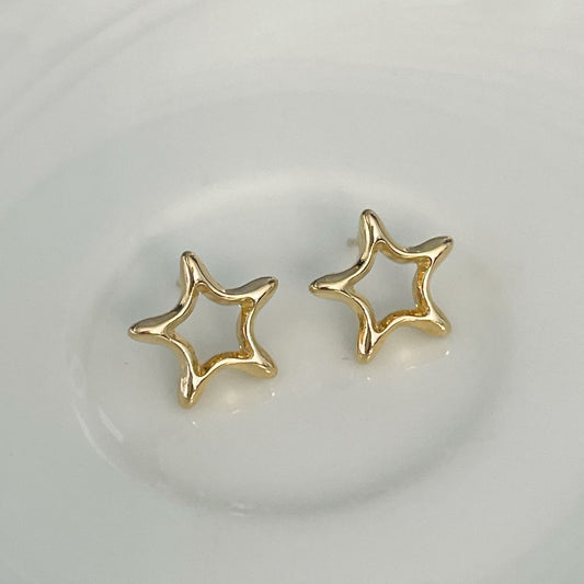 BRINCO MIRNA PEQ - BANHO DE OURO 18k