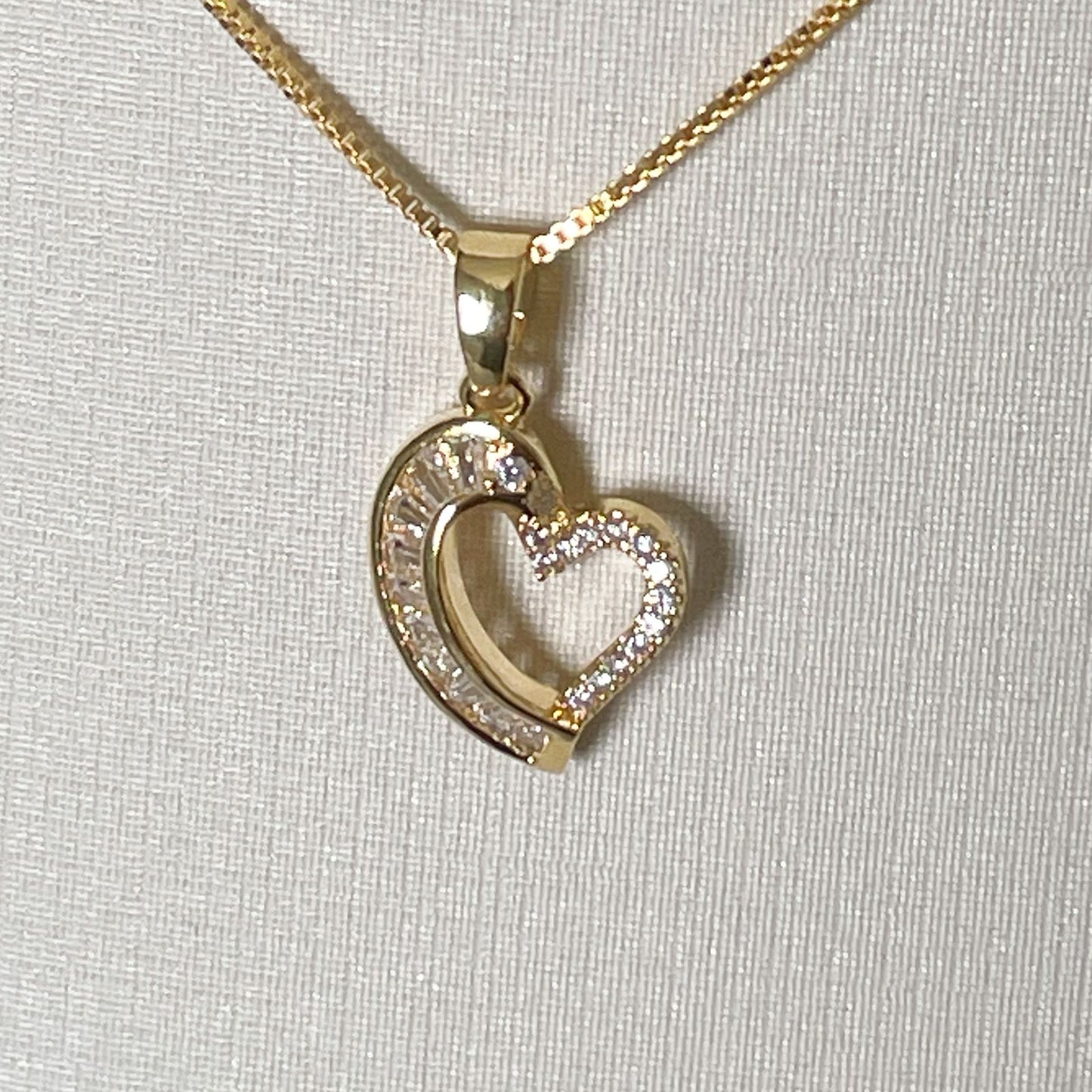 COLAR E PINGENTE CORAÇÃO ZIRCONIA  - BANHO DE OURO 18K