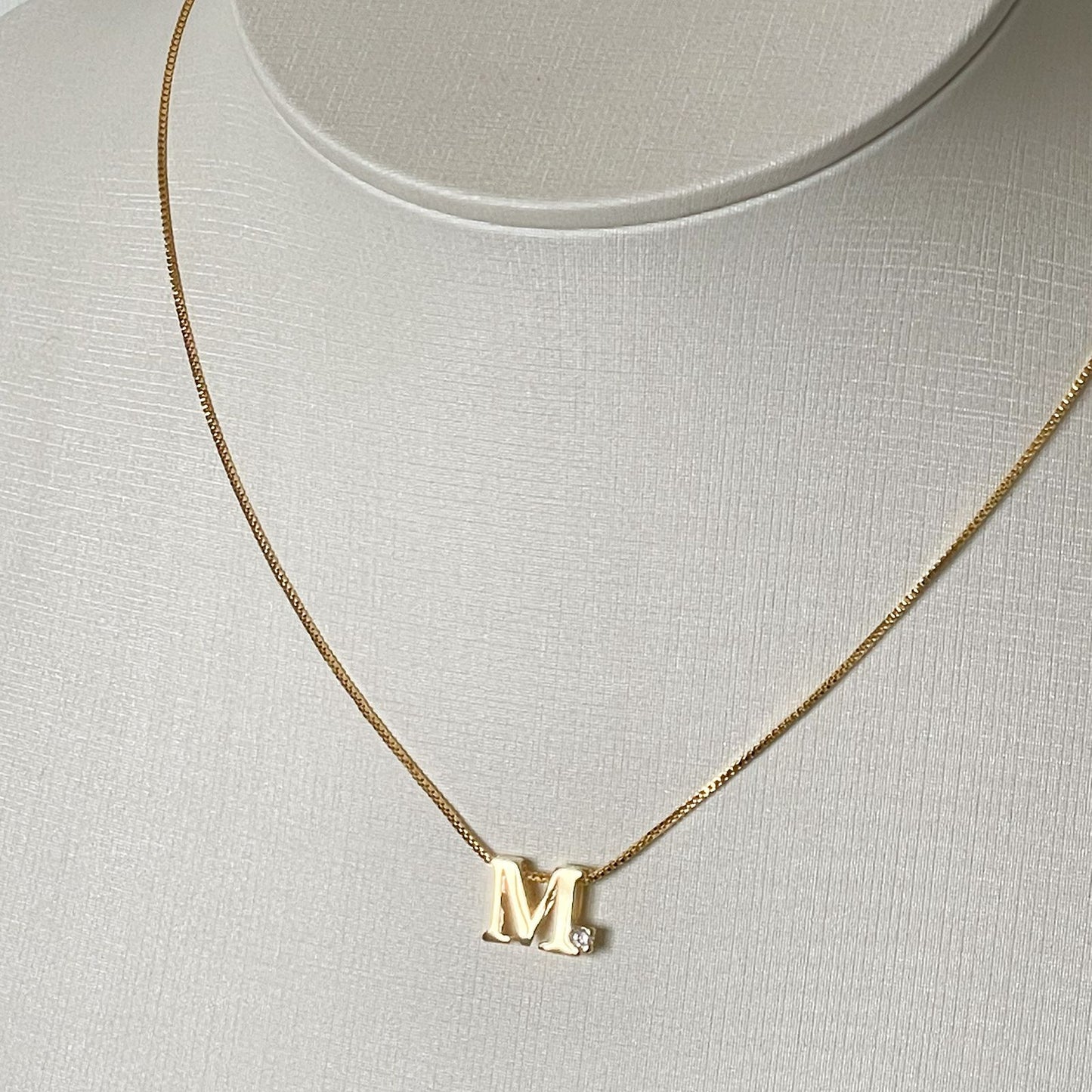 COLAR E PINGENTE LETRA  - BANHO DE OURO 18k