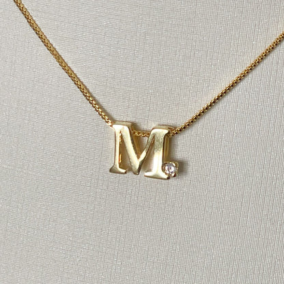 COLAR E PINGENTE LETRA  - BANHO DE OURO 18k
