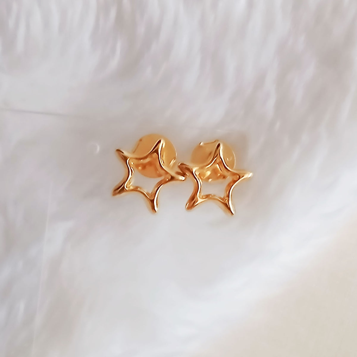 BRINCO MIRNA PEQ - BANHO DE OURO 18k